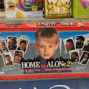 HQ Home Alone 2 Board Game - White, Blue, Red Artwork